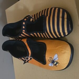 Hot Chocolate Design Chocolaticas Honey Women's Mary Jane Flat Size 40 or US 10